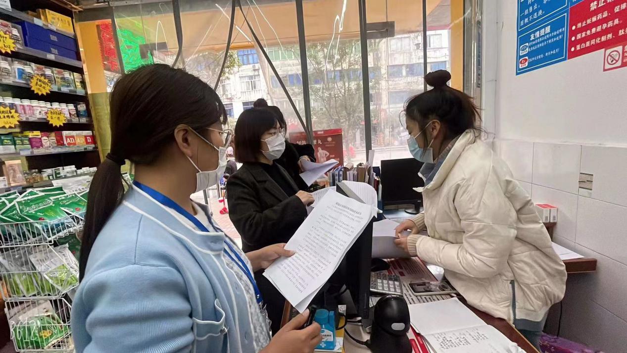 三管齐下 四川省广元市昭化区市场监管局筑牢农村药械安全防线与口罩质量保障